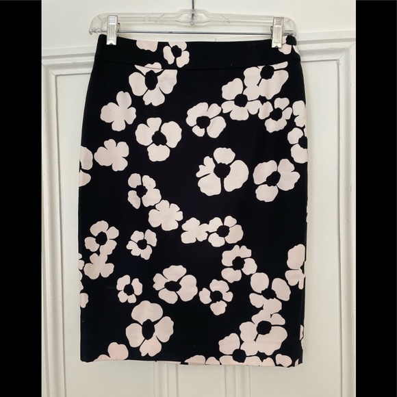 NWOT Loft Black and Beige Floral Design Pencil Skirt - Picture 1 of 4